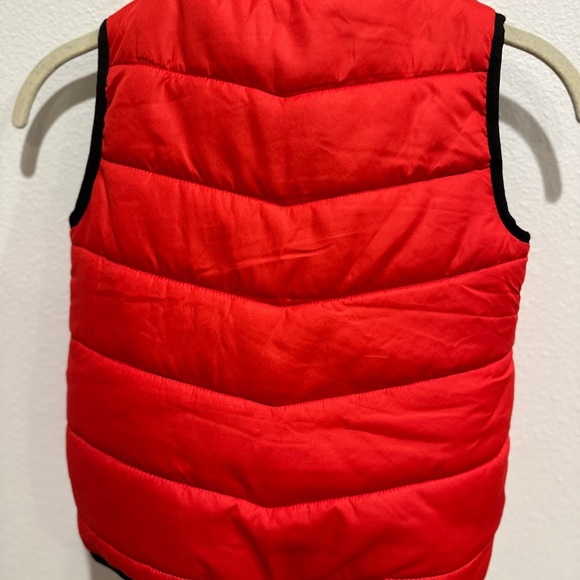 Boys spyder red vest  with black trim in a size 4t - Picture 4 of 4